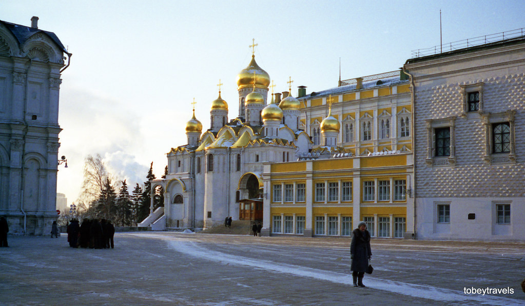 Nhà thờ trong khuôn viên điện Kremly.