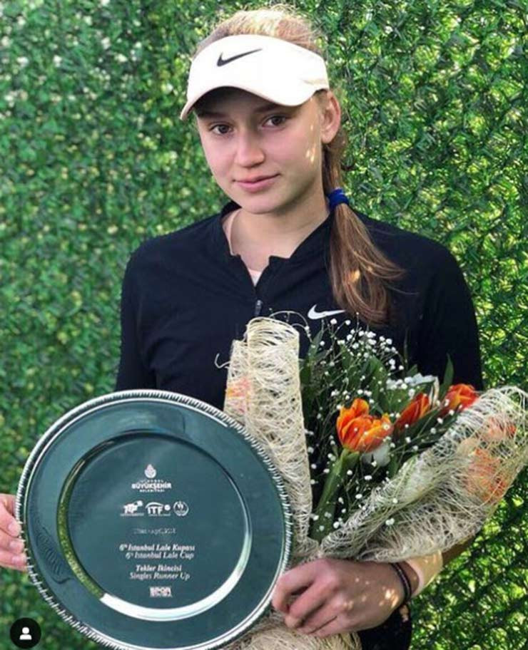 Nguoi dep “khong cuoi” vao chung ket Wimbledon