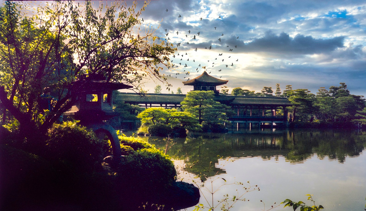 Cảnh sắc hấp dẫn của đền Heian-jingu.