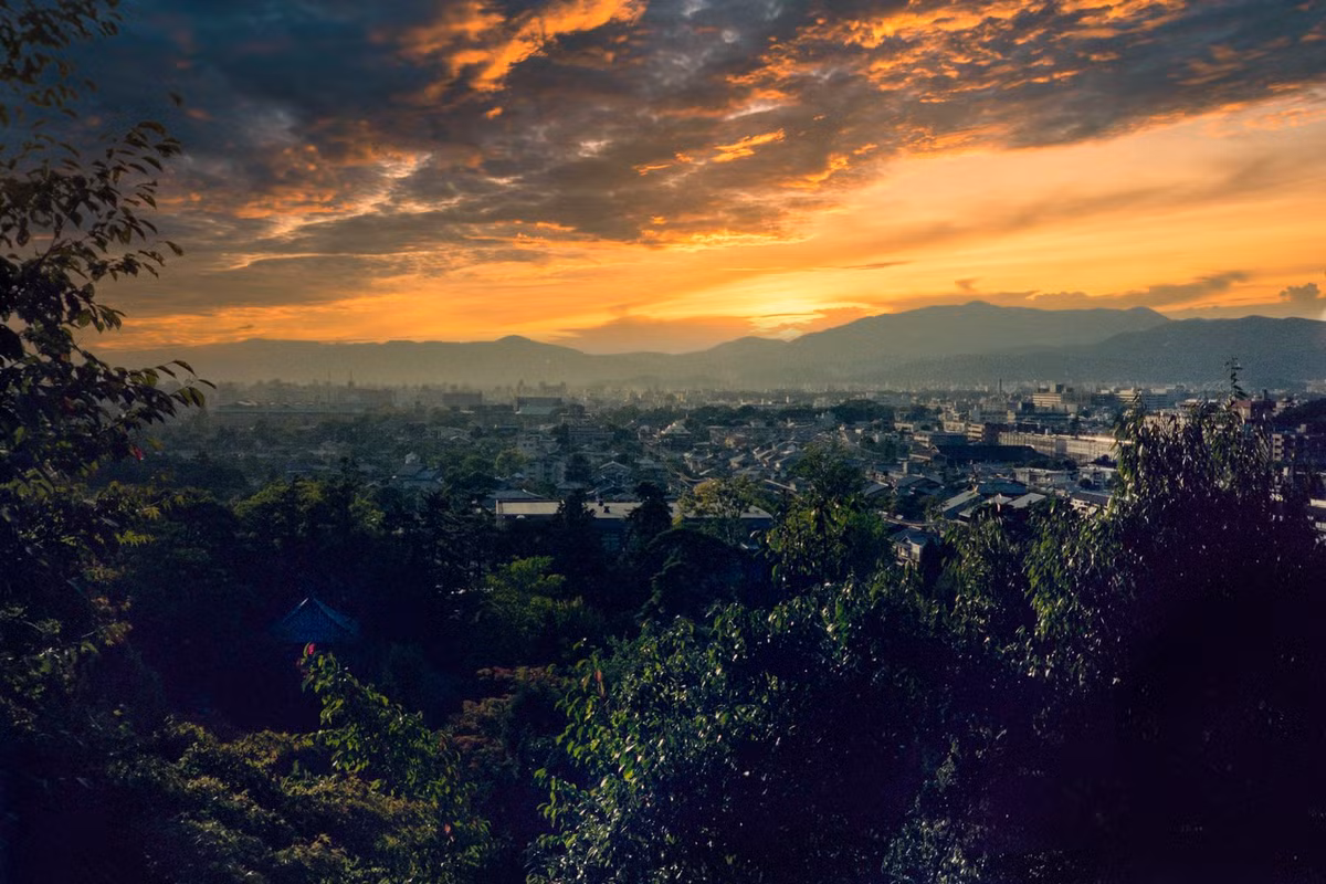 Thành phố Kyoto nhìn từ chùa Kiyomizu-dera.