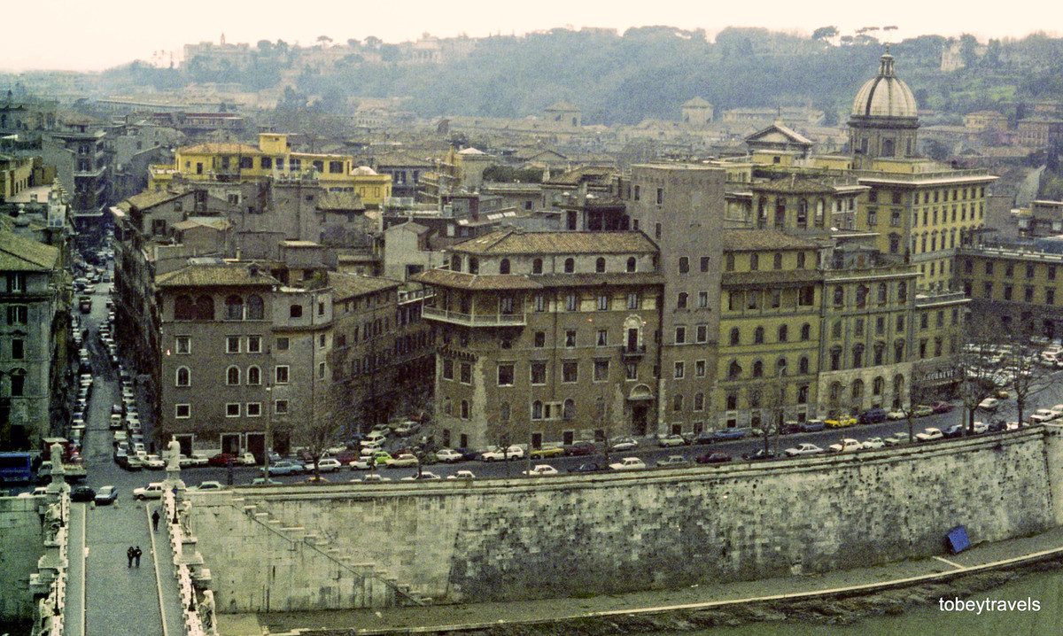 Một góc thành Roma nhìn từ Castel Sant'Angelo.