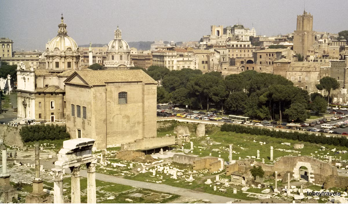 Từ đồi Palatine - địa điểm được gọi là "hạt nhân đầu tiên của Đế chế La Mã" - nhìn về Công trường La Mã.