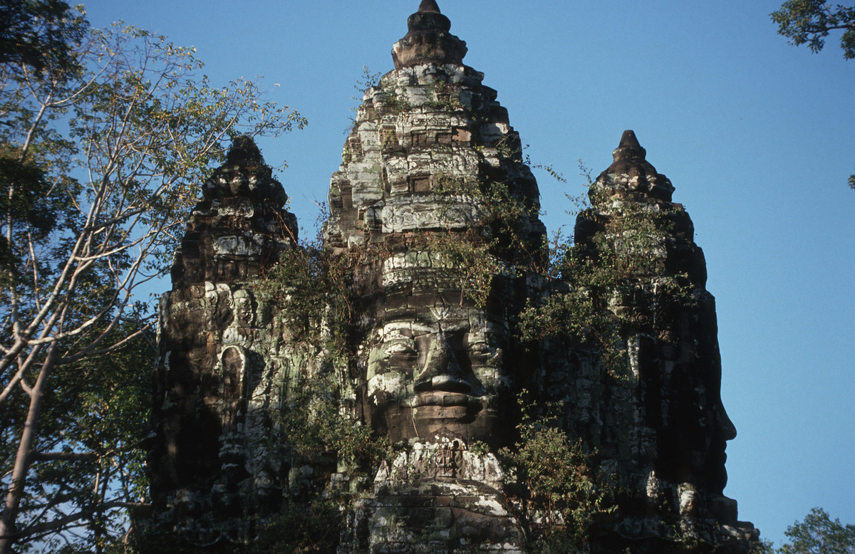 Cổng đền Bayon ở Angkor Thom, một di tích nổi tiếng khác của tỉnh Siem Reap.