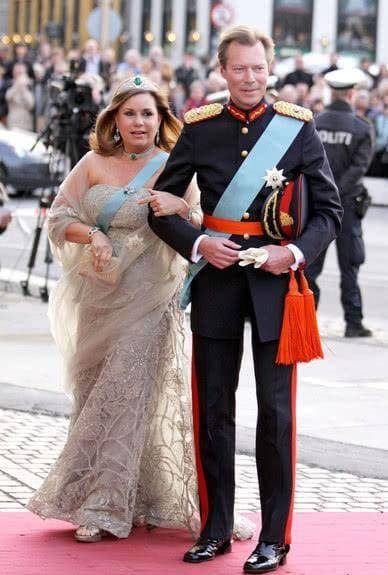 Vị trí thứ 8: Đại công tước Henri - Hoàng gia Luxembourg không nhận được lương bổng nhưng lại nhận được khoảng 324.851 USD kể từ năm 1948 để thực hiện các chức năng của mình. Dù không có khoản đó, Hoàng gia này cũng đã sở hữu khối tài sản hàng tỷ USD.