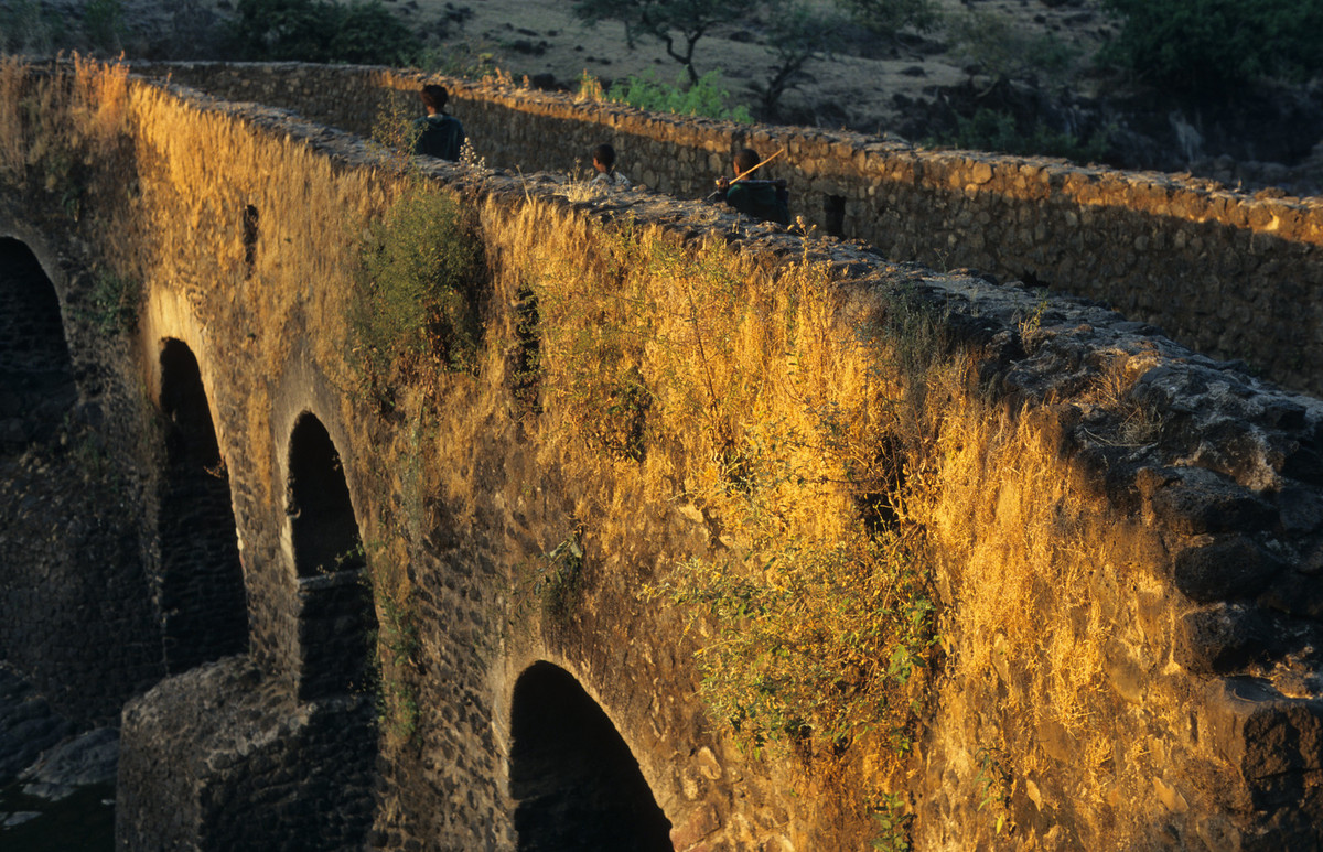 Cây cầu nằm gần thác Tissisat, do hoàng đế Susenyos cho xây năm 1626.