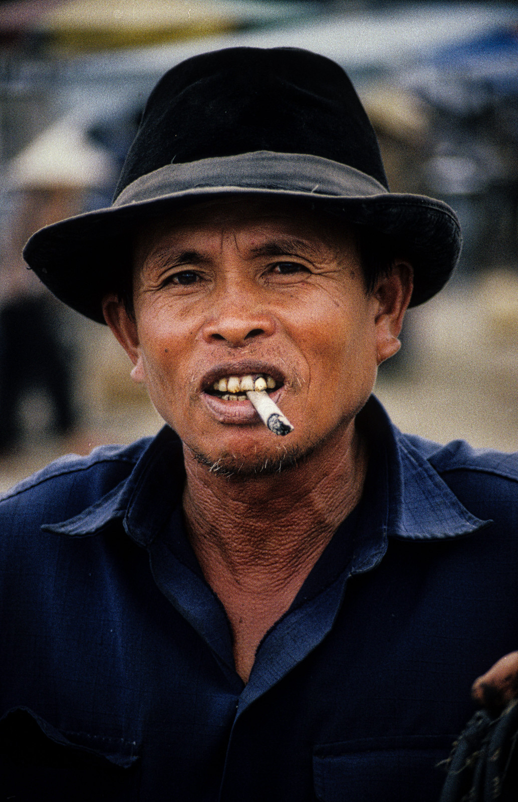 Chân dung người đàn ông trên đường phố Huế.