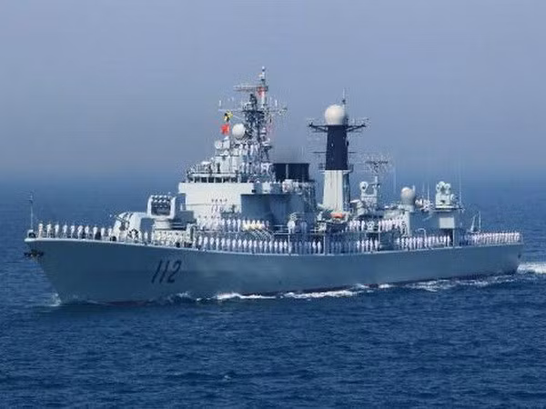 Tàu Trung Quốc trong một cuộc tập trận trên biển Hoàng Hải tháng 4/2012. Nguồn: Xinhua