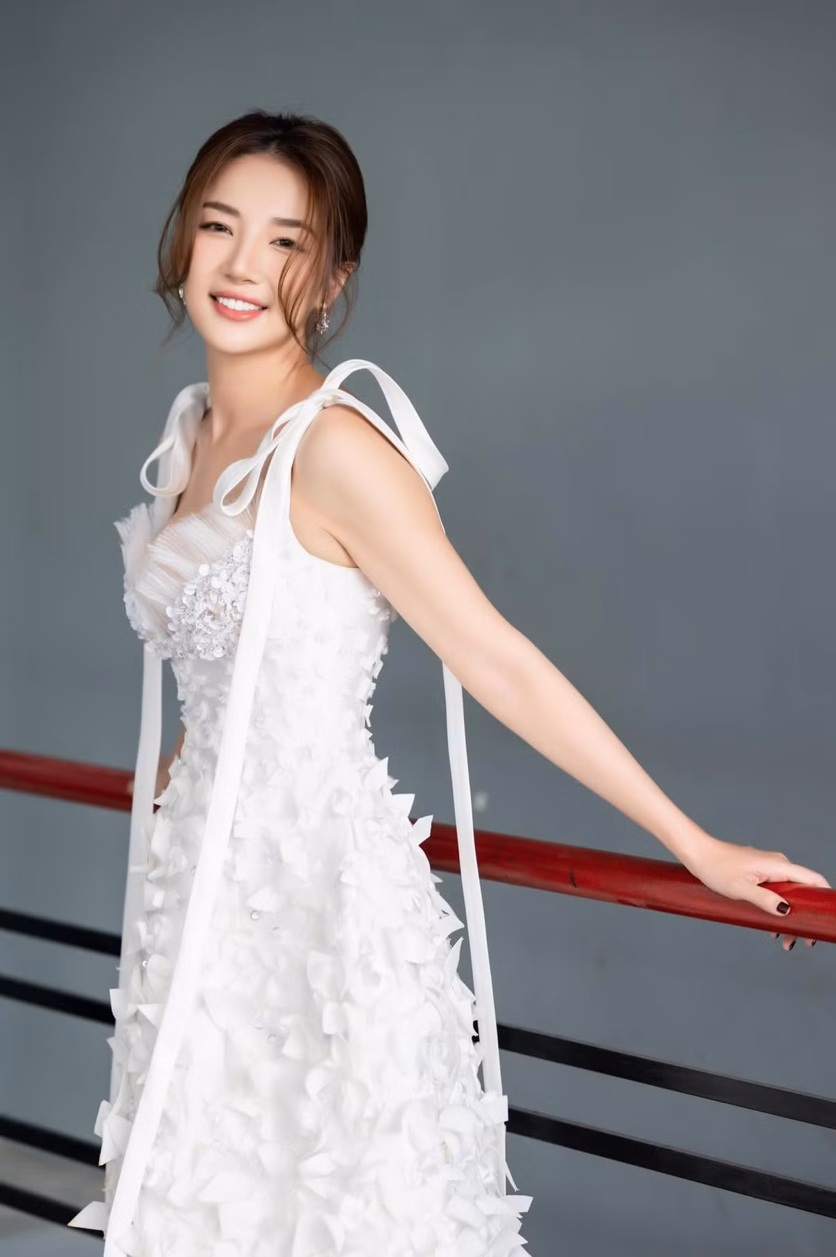 Minh Khue “Thuong ngay nang ve”: “Ngoai doi toi da nhan cach”-Hinh-3