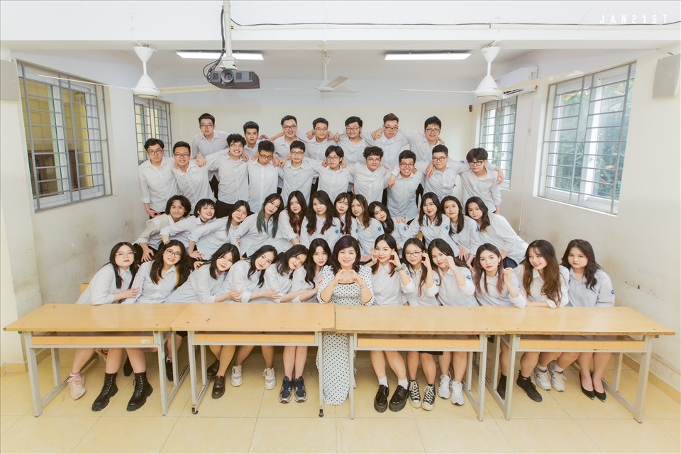 Thông tin bất ngờ về 2 thủ khoa khối A1 - B toàn quốc trong cùng một lớp ở Hà Nội ảnh 1