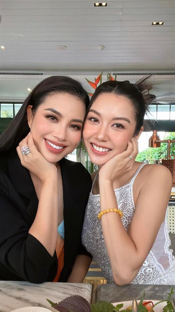 iện tại cả hai đều đã trở thành mẹ bỉm sữa nhưng nhan sắc vẫn bị thời gian bỏ quên.