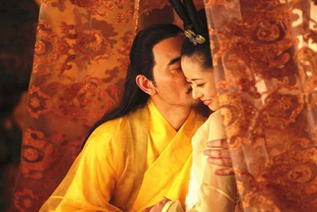 Ky la my nu duoc ga chong 7 lan, cu quan he voi ai la nguoi do tan doi