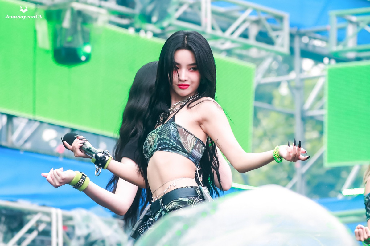 Nu than tuong lien tuc bi chi trich mac do 'nhu khong mac gi'-Hinh-4