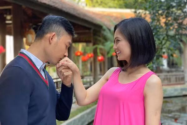 Điểm danh những cặp phi công - chị đẹp “hot” nhất màn ảnh Việt Diem danh nhung cap phi cong - chi dep “hot” nhat man anh Viet