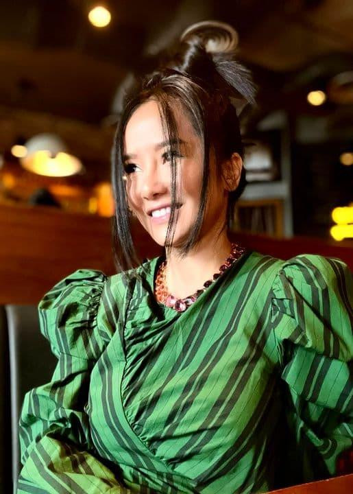 Hồng Nhung tuổi 30 so với 50 nhan sắc chẳng khác biệt - Hình 5 Hong Nhung tuoi 30 so voi 50 nhan sac chang khac biet-Hinh-5