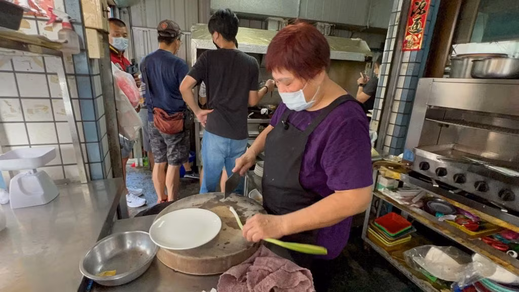 Quán ruột bị đòi mặt bằng, khách chi 14 tỷ mua lại cả toà nhà - Hình 2 Quan ruot bi doi mat bang, khach chi 14 ty mua lai ca toa nha-Hinh-2