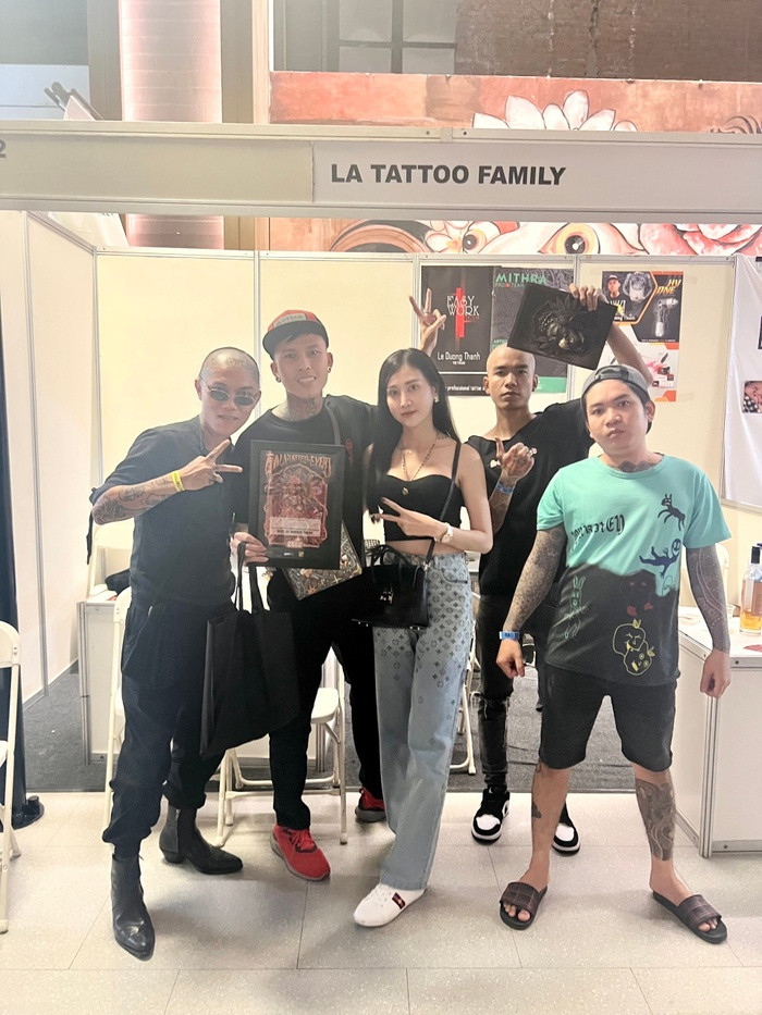 Bo nganh y di xam dao, chang trai Viet dat 4 giai thuong danh gia quoc te