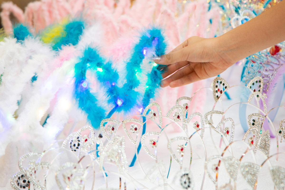 Những chiếc tai thỏ với hình dáng dễ thương có giá khoảng 40.000 đồng/chiếc là một trong những sản phẩm ăn khách nhất trong mùa Trung thu năm nay.