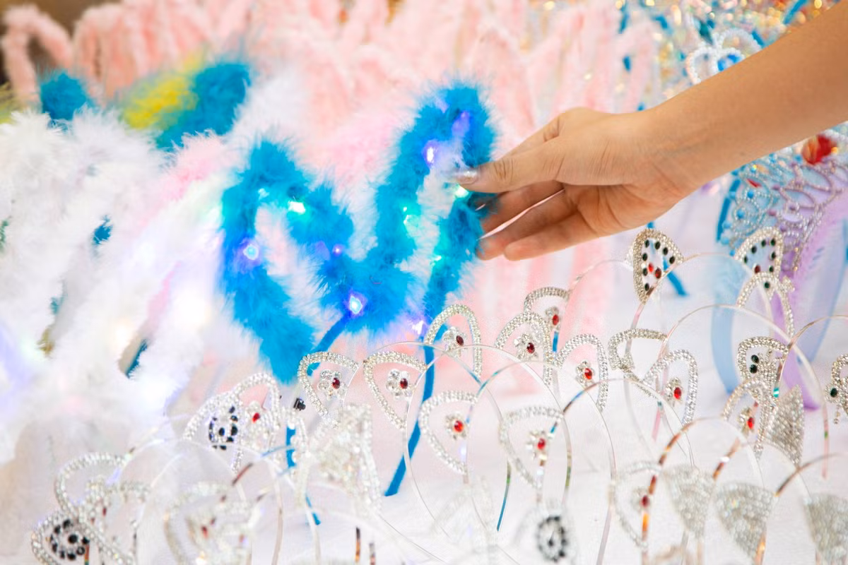 Những chiếc tai thỏ với hình dáng dễ thương có giá khoảng 40.000 đồng/chiếc là một trong những sản phẩm ăn khách nhất trong mùa Trung thu năm nay.