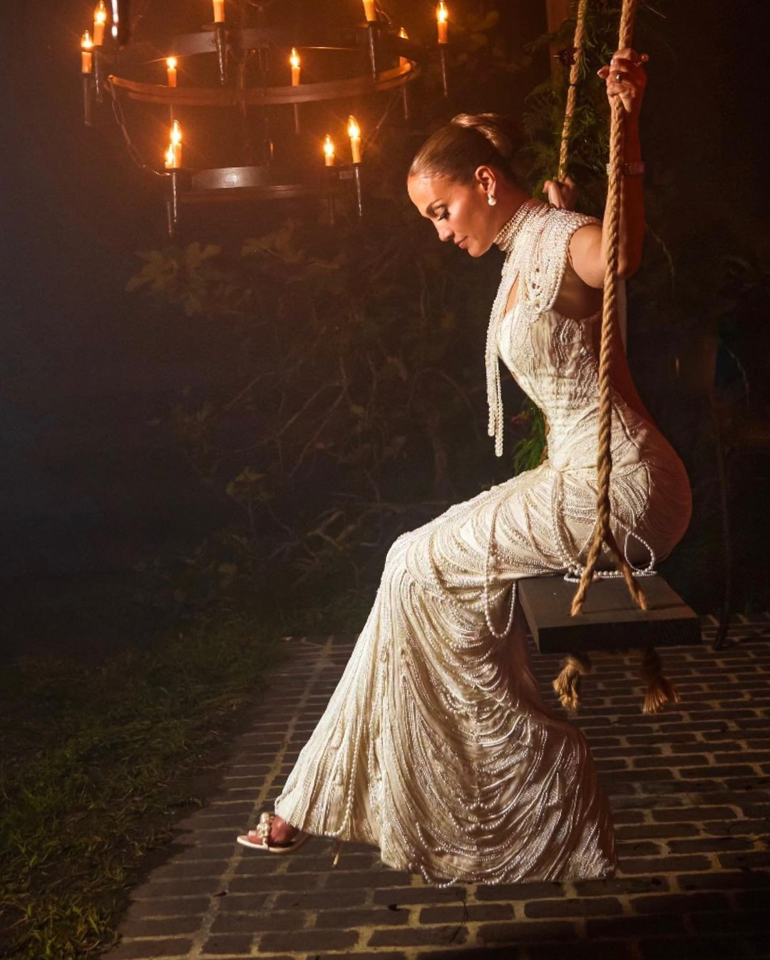 Ảnh cưới đẹp như mơ của Jennifer Lopez khi làm cô dâu ở tuổi 53 - Hình 5 Anh cuoi dep nhu mo cua Jennifer Lopez khi lam co dau o tuoi 53-Hinh-5