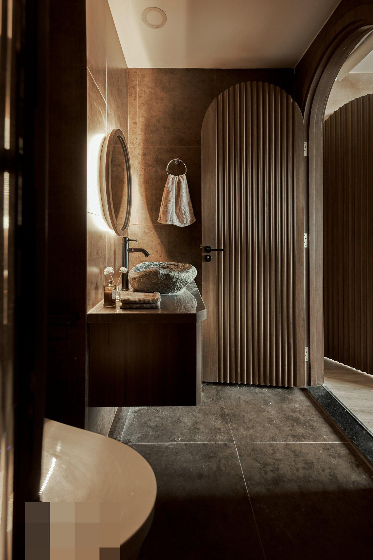 Can ho wabi sabi de cao su tho moc nhung dep khong goc chet-Hinh-12