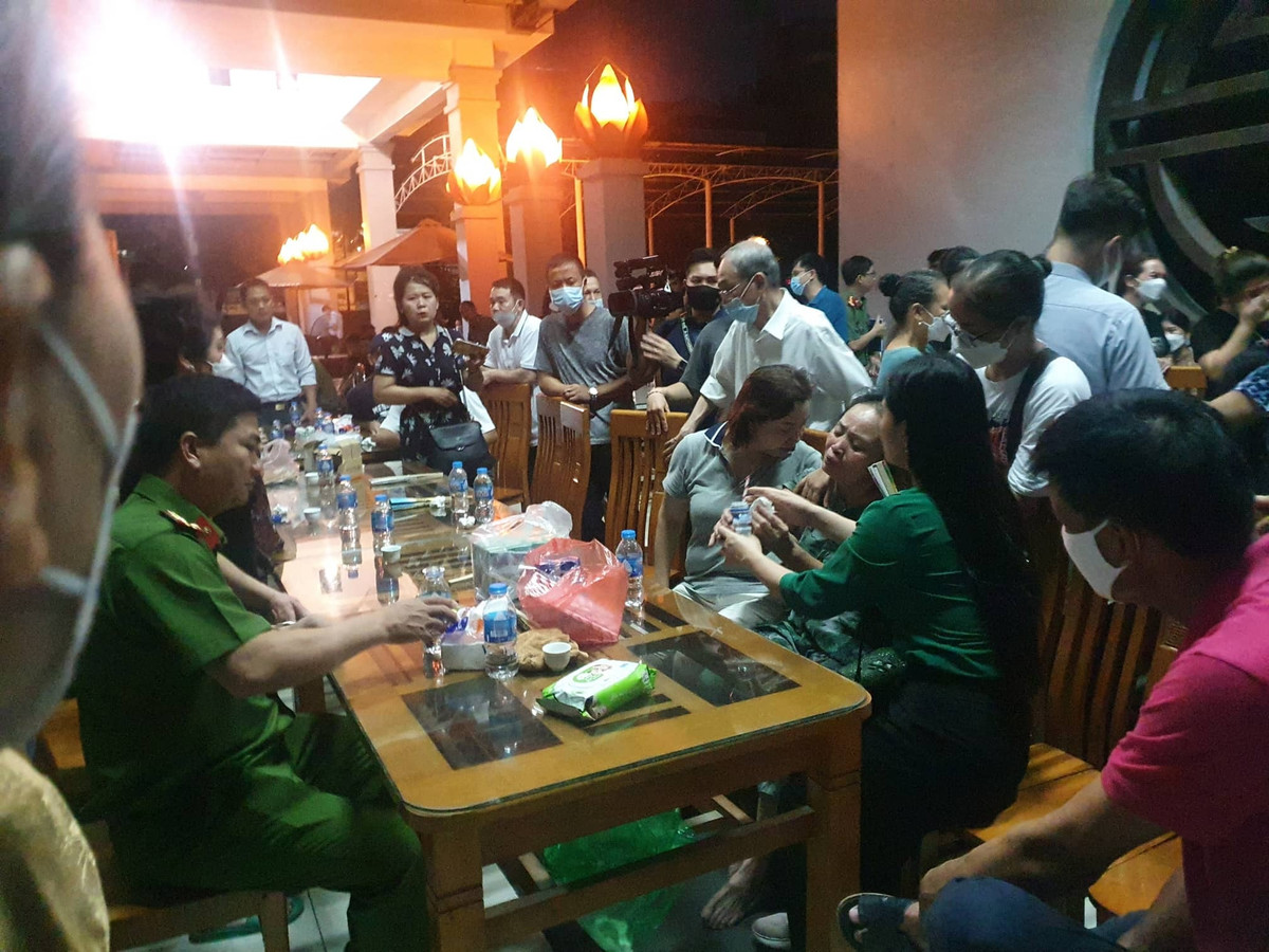 Noi dau nguoi than 3 chien si hy sinh khi chua chay quan karaoke