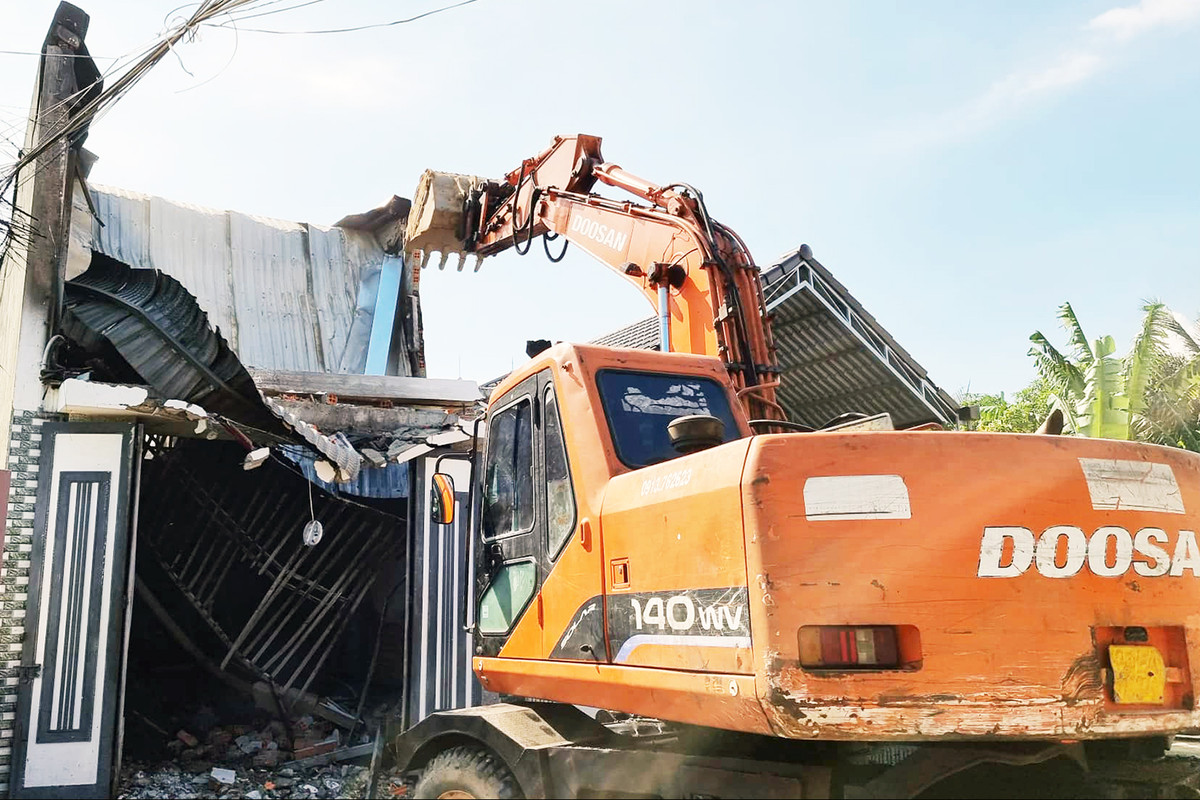 Dieu may xuc pha nha, tim 3 me con ket trong dam chay o Ninh Thuan-Hinh-2