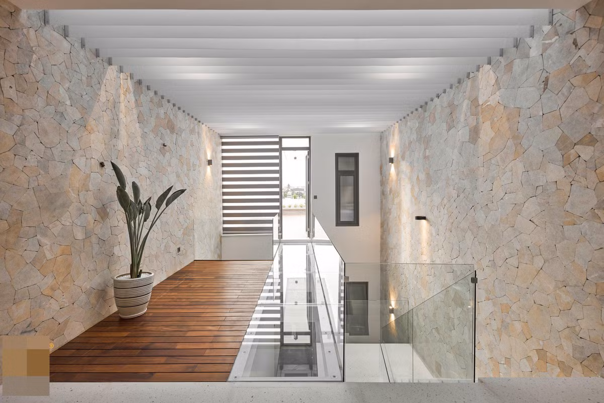 Ngoi nha co be boi sat phong khach mang resort vao khong gian song-Hinh-39