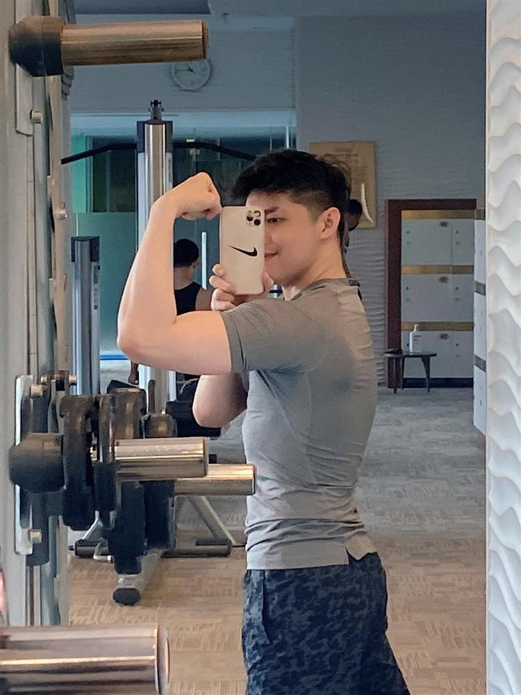Noo Phuoc Thinh dap tra cuc gat gai tre che gieu anh tap gym-Hinh-10