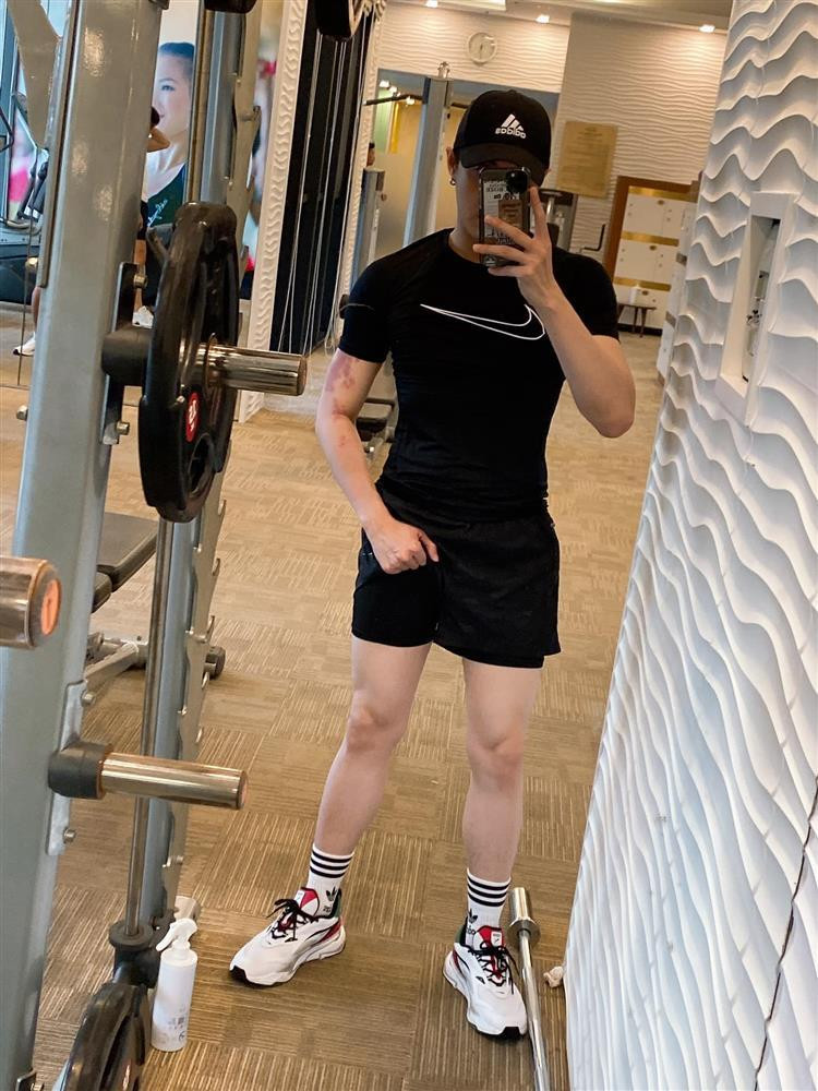 Noo Phuoc Thinh dap tra cuc gat gai tre che gieu anh tap gym-Hinh-9