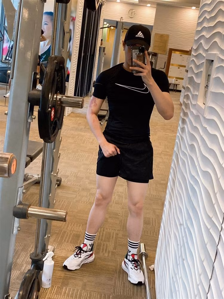 Noo Phuoc Thinh dap tra cuc gat gai tre che gieu anh tap gym-Hinh-9