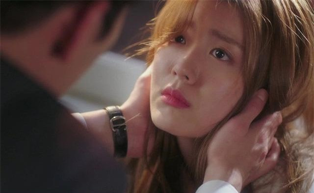 Lập mưu theo dõi bạn trai ngoại tình, tôi chết lặng khi thấy người đó quay lưng ảnh 1