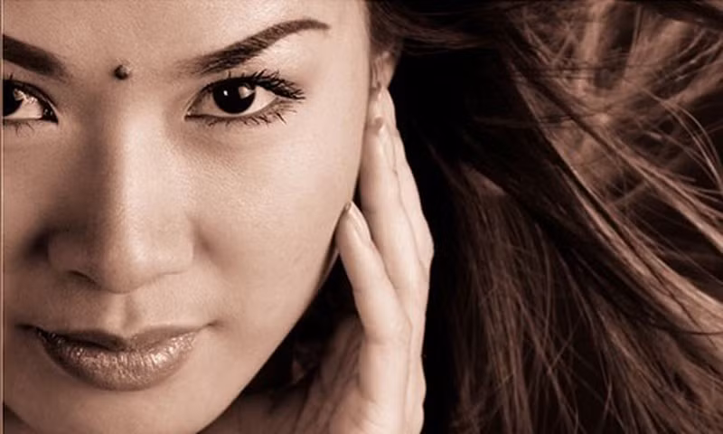 Và bản thân thường không tiết kiệm được nhiều tiền, ước chừng cả đời làm việc vất vả, đến nơi ở cũng không có, nên sẽ không suôn sẻ. Tốt nhất bạn nên tìm một công việc ổn định.