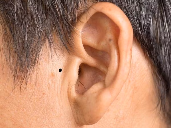 Do đó, những người như vậy sẽ coi cuộc hôn nhân của họ như trò chơi trẻ con, và không mong họ hạnh phúc trong cuộc hôn nhân của mình. Hơn nữa, gia đình ly tán thì của cải cũng phải tán loạn, hiếm thấy người có cuộc sống gia đình không hạnh phúc, sự nghiệp mới đi được đường dài. *Bài viết mang tính chất tham khảo, chiêm nghiệm.