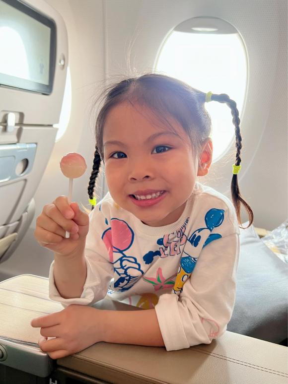 Thanh Thao cung em gai bay ve My, con nuoi Jacky Minh Tri tang can-Hinh-4