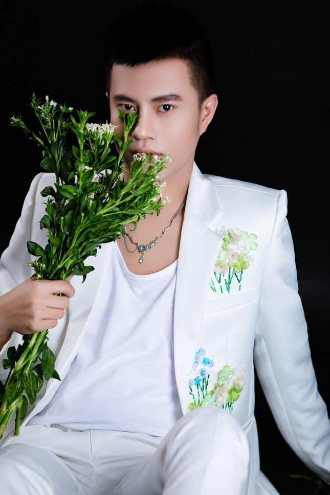 Chang bac si 9X dien trai dung sau ve dep cua nhieu nguoi noi tieng Vbiz-Hinh-6