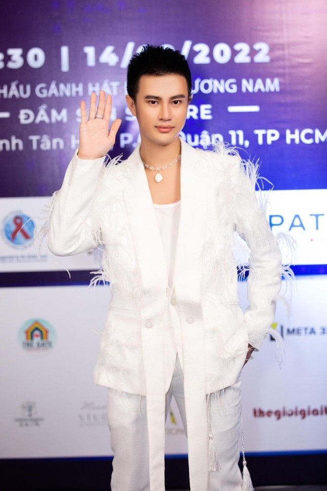 Chang bac si 9X dien trai dung sau ve dep cua nhieu nguoi noi tieng Vbiz-Hinh-8