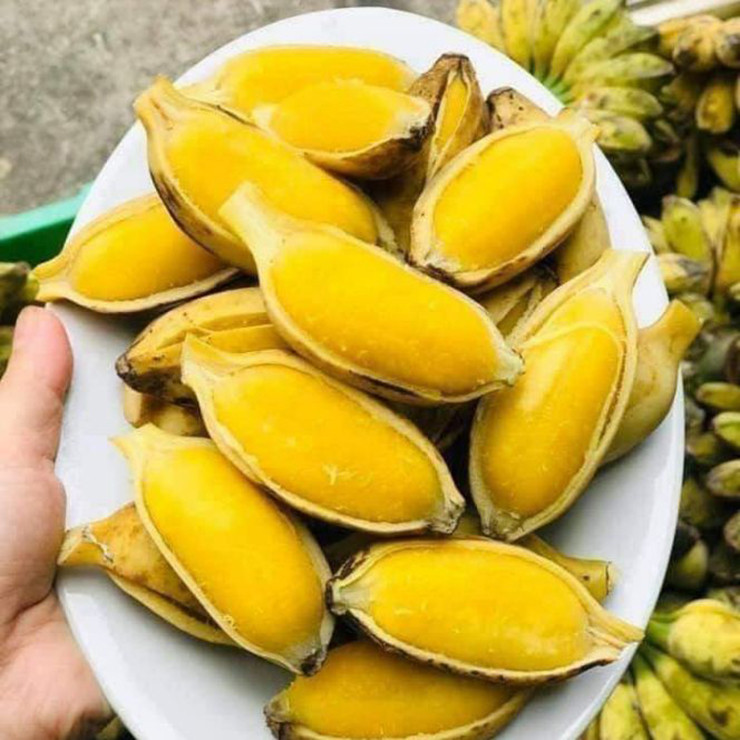 Chuối sáp không ăn sống trực tiếp như những loại chuối khác mà phải luộc, nướng, hoặc chế biến thành các món chè