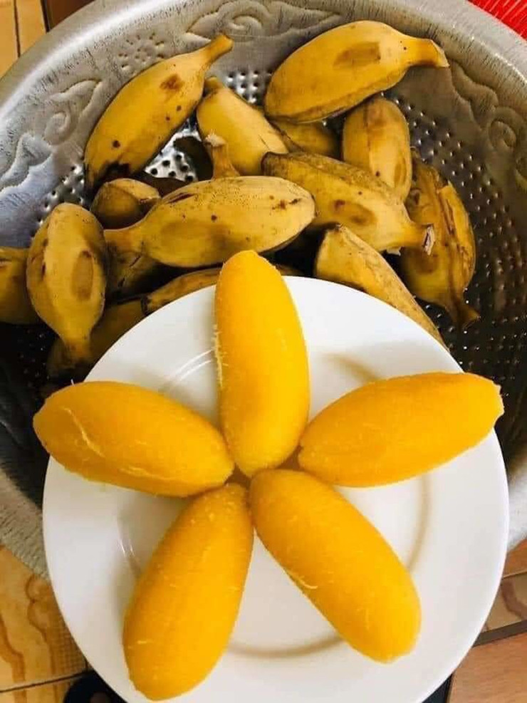 Khi luộc, hoặc nướng lên bên trong ruột vàng óng như nghệ, có mật ăn rất ngọt và dẻo quánh như sáp, hương vị thơm, ngọt đậm đà