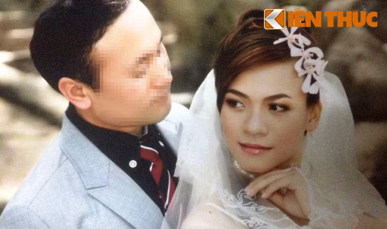 Một trong những tấm ảnh cưới của chị Ngân được gia đình lưu giữ.