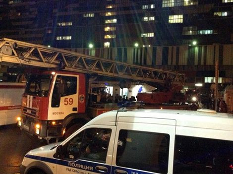 Xe cứu hỏa được điều động tới hiện trường đám cháy.