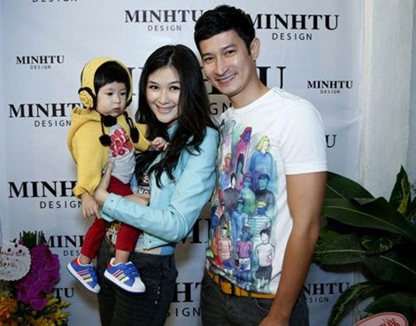 Mạc Anh Thư và Huy Khánh khoe bé Cat trong một sự kiện mới đây.