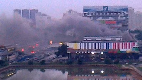 Khói bốc lên từ Trung tâm truyền hình Moscow.