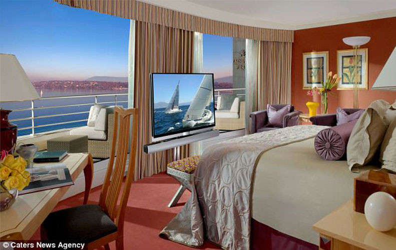 12 phòng ngủ kèm phòng tắm trong căn phòng khách sạn đắt nhất thế giới luôn được đảm bảo ngát hương thơm.