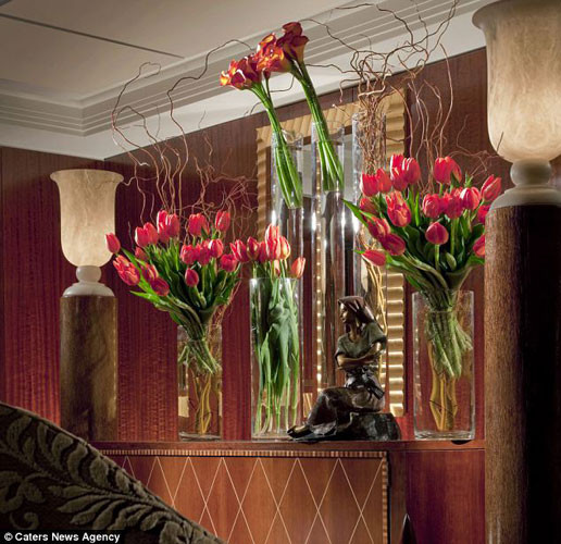 Phát ngôn viên khách sạn cho biết, bất cứ đồ vật nào trong căn phòng từ bình hoa, bức tranh cho tới tấm thảm Ba Tư...