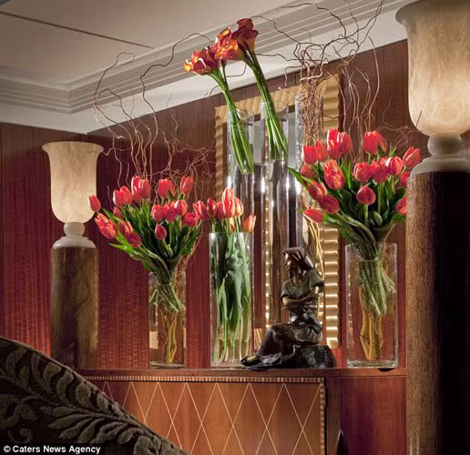 Phát ngôn viên khách sạn cho biết, bất cứ đồ vật nào trong căn phòng từ bình hoa, bức tranh cho tới tấm thảm Ba Tư...