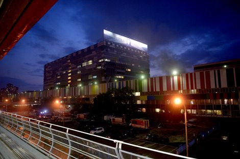 Hàng loạt xe cứu hỏa tập trung trước Trung tâm truyền hình Moscow.