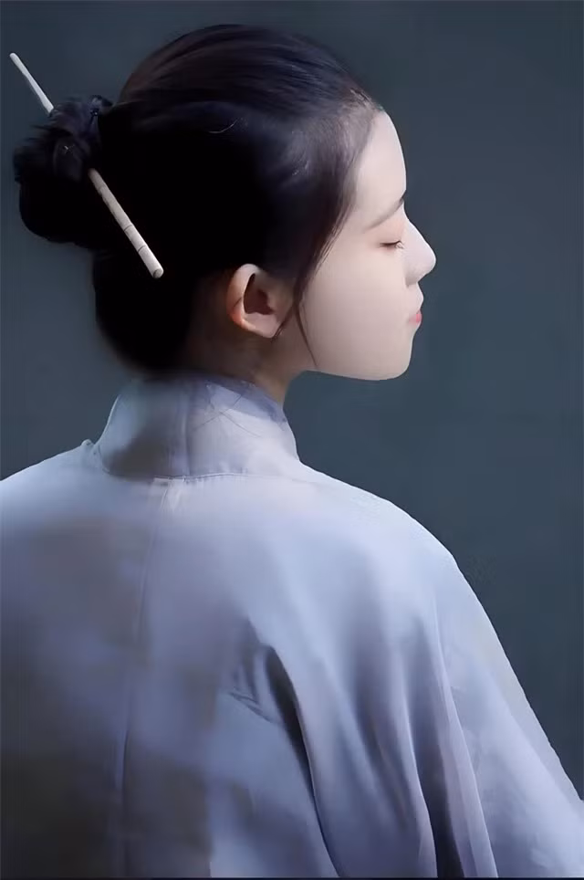 Chan dung nguoi phu nu dau tien tu luyen truong sinh, bay tren khong-Hinh-2