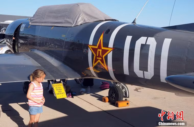 Triển lãm ngoài những mẫu máy bay hiện đại thì còn là nơi trưng bày các máy bay huyền thoại trong quá khứ.