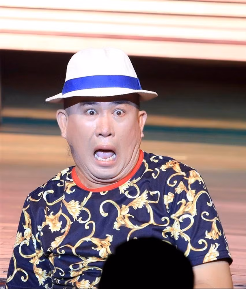 Nhat Cuong: Hon nhan 'ky la' 20 nam khong cuoi, U60 song nho YouTube-Hinh-2