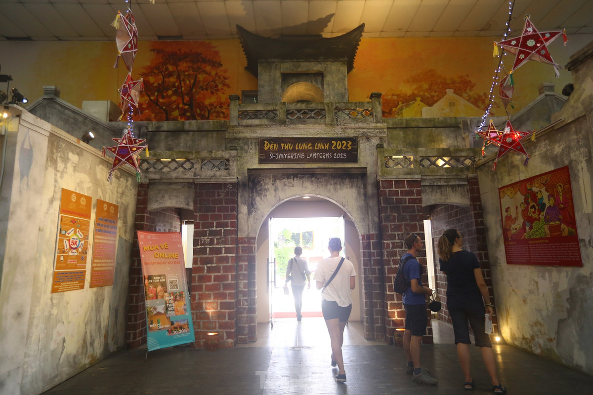 Tuoi tho 'ua ve' voi nhung mau den Trung thu co tu thoi 'ong ba anh'